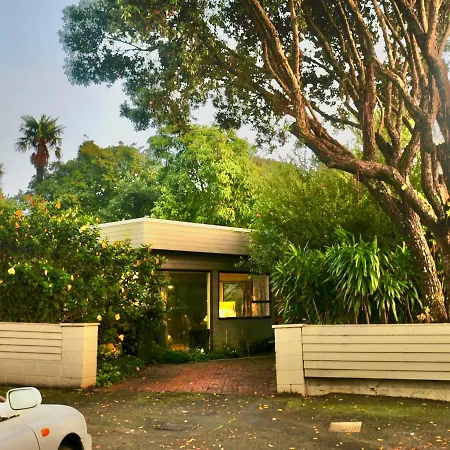 Birdsong Devonport Bed & Breakfast